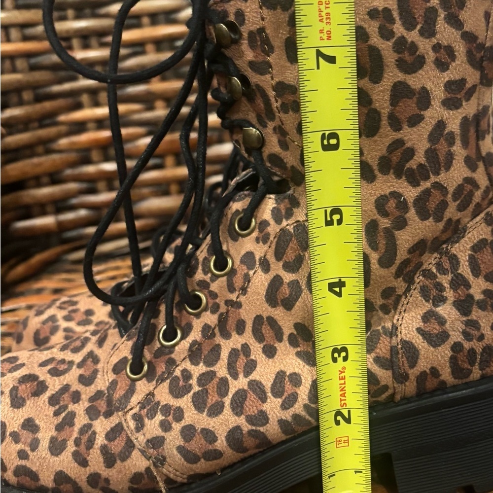 MIA Mika Leopard Print Combat Boots in size 7.5 great condition! - Picture 6 of 12